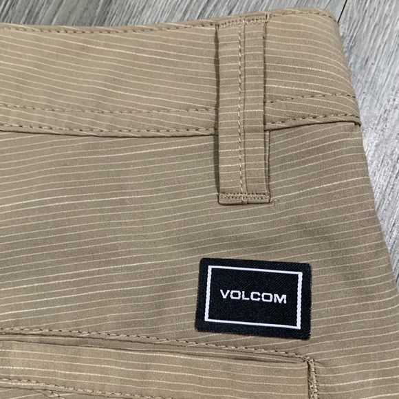Volcom Surf & Turf Khaki Stripe 4 Way Stretch Flat Front Shorts size 33 - Picture 6 of 10